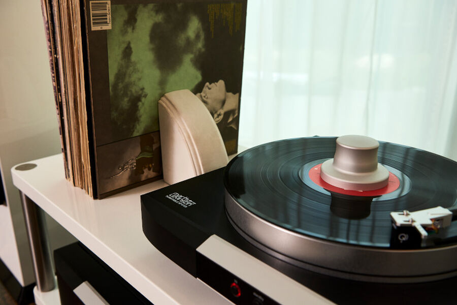 New Mark Levinson No5105 turntable is an exercise in precision engineering, uncompromised design