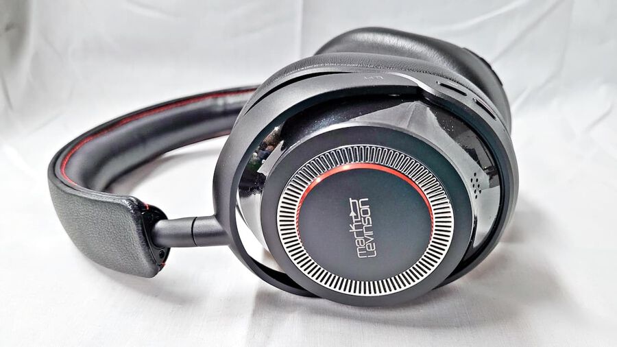 eCoustics on the 5909’s: "The only premium wireless headphone right now that delivers strong performance in every area that matters."