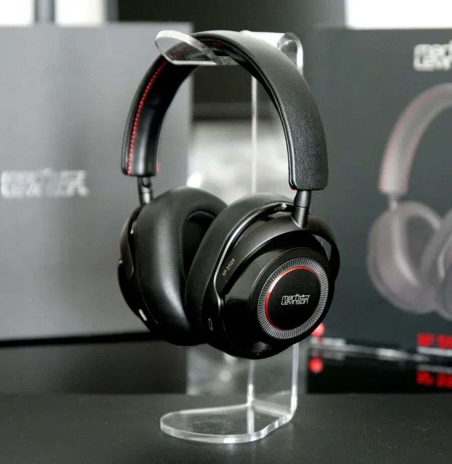 The № 5909 is the brand’s first headphones product and proudly exhibits the same characteristics of their line of products. It is all about clarity.